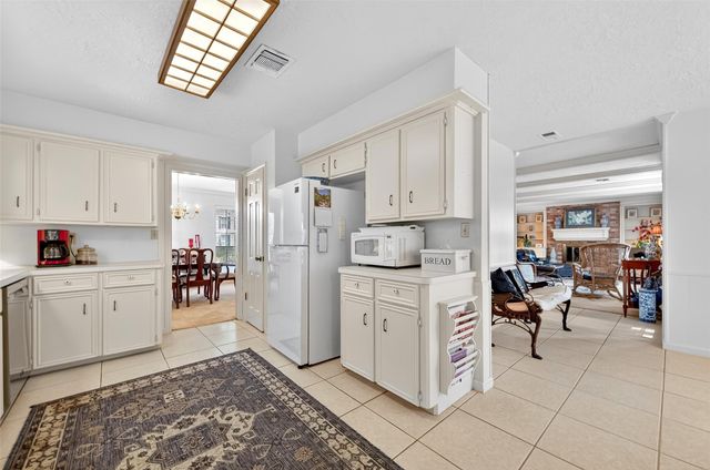 3911 Highpines Drive, Houston, TX 77068