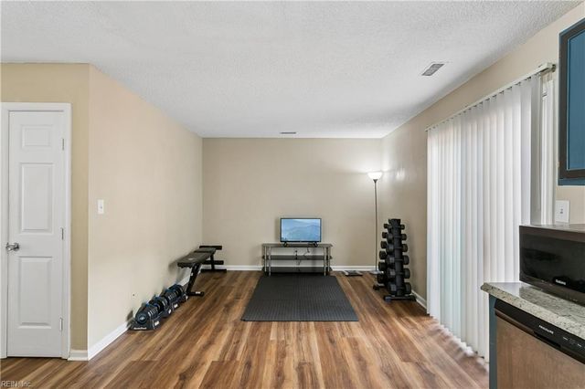 187 Hunt Club RN N, Newport News, VA 23608