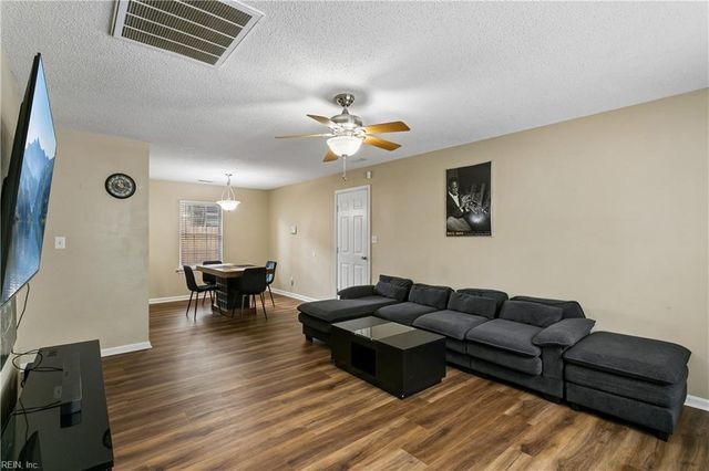 187 Hunt Club RN N, Newport News, VA 23608