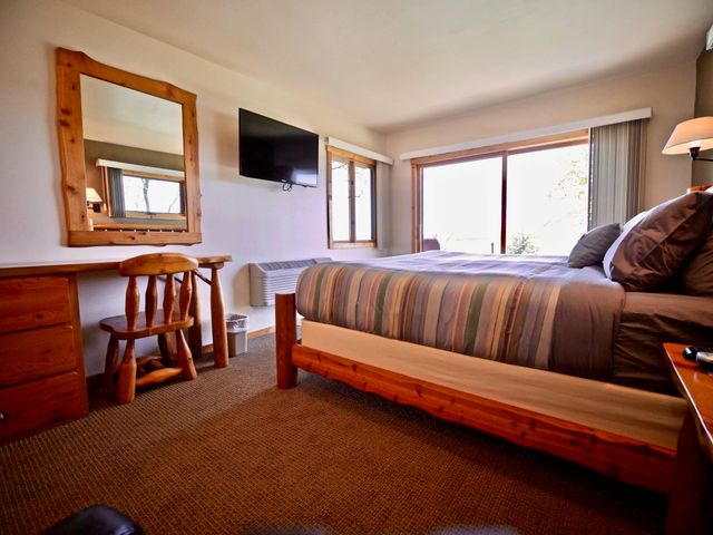 1757 N Manitou Trail, Leland, MI 49654