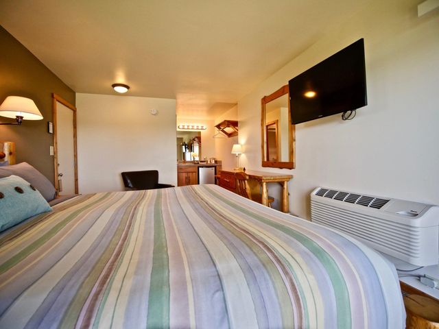 1757 N Manitou Trail, Leland, MI 49654