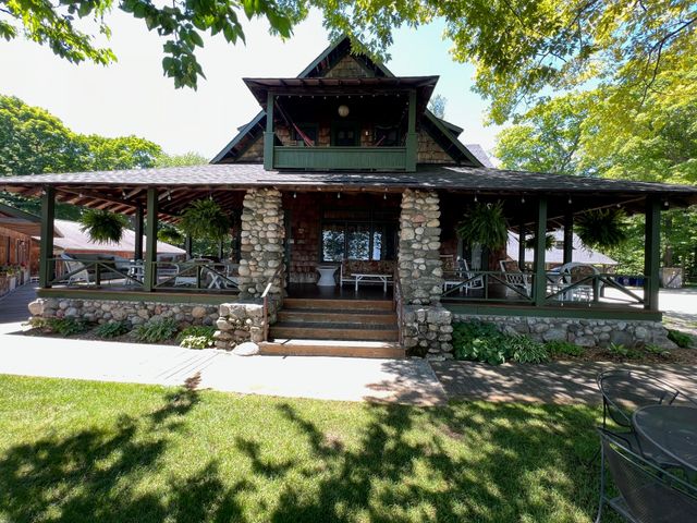 1757 N Manitou Trail, Leland, MI 49654