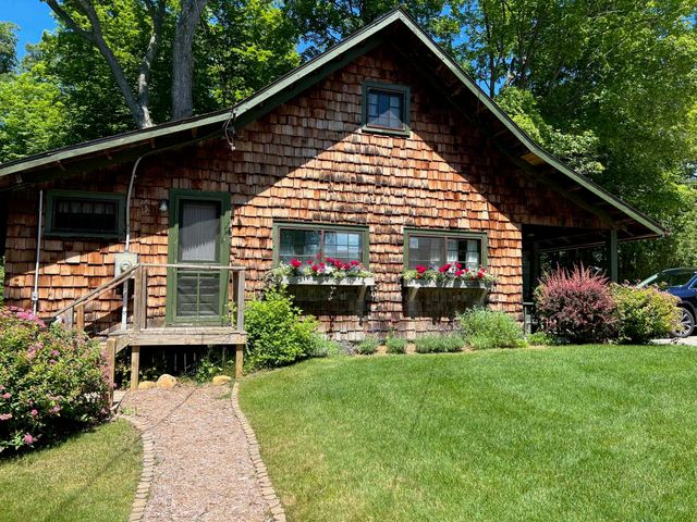 1757 N Manitou Trail, Leland, MI 49654