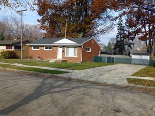 21201 Gordon Road, St Clair Shores, MI 48081