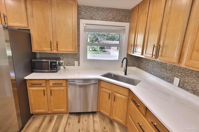 3795 Summer Dr, Pensacola, FL 32504