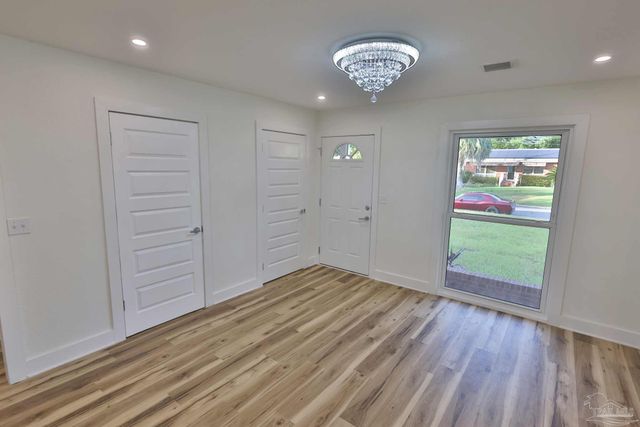 3795 Summer Dr, Pensacola, FL 32504