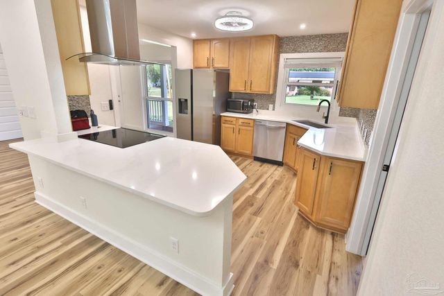 3795 Summer Dr, Pensacola, FL 32504