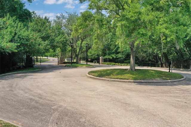 6 Kings River Court, Houston, TX 77346