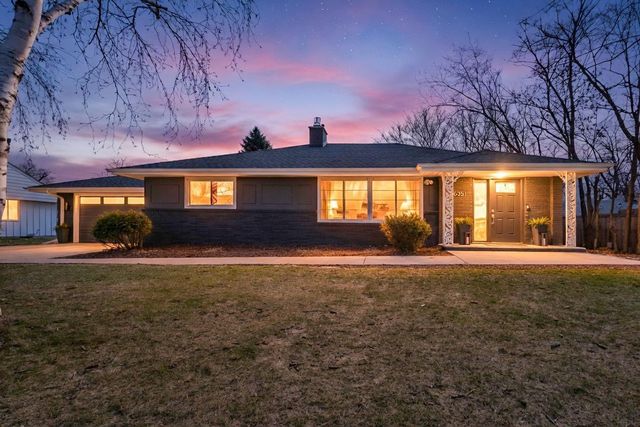 6351 Dogwood Avenue, Chanhassen, MN 55331