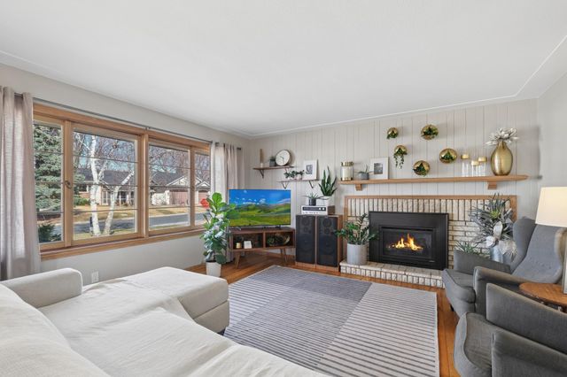 6351 Dogwood Avenue, Chanhassen, MN 55331