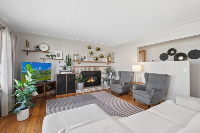 6351 Dogwood Avenue, Chanhassen, MN 55331