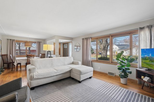 6351 Dogwood Avenue, Chanhassen, MN 55331