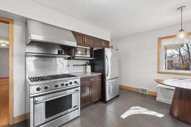 6351 Dogwood Avenue, Chanhassen, MN 55331