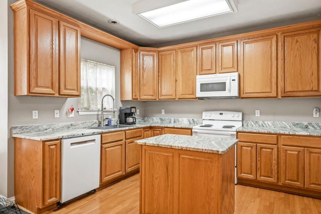 2611 N Rhodes Circle, Ozark, MO 65721