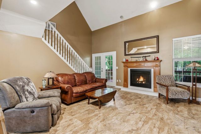 2611 N Rhodes Circle, Ozark, MO 65721
