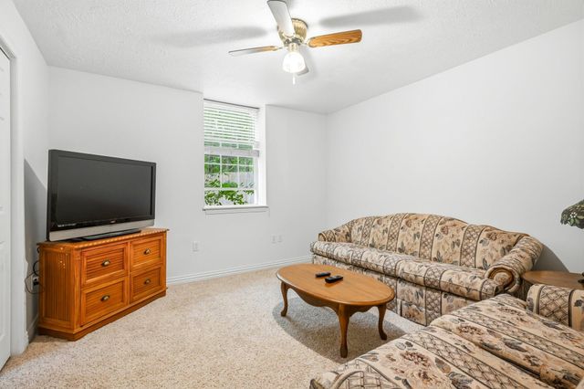 2611 N Rhodes Circle, Ozark, MO 65721