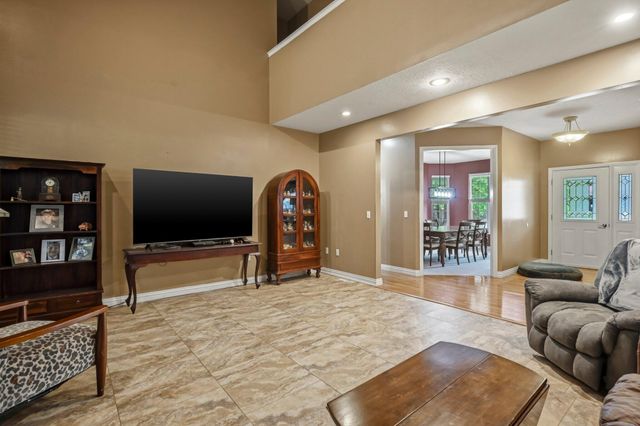 2611 N Rhodes Circle, Ozark, MO 65721