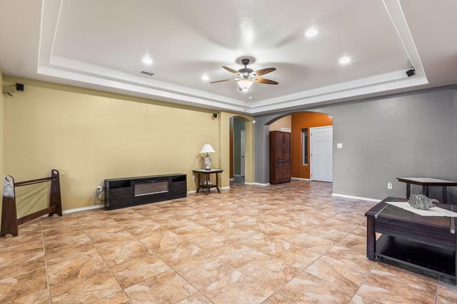 2711 Firewheel Avenue SW, Los Lunas, NM 87031