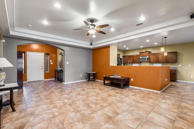 2711 Firewheel Avenue SW, Los Lunas, NM 87031