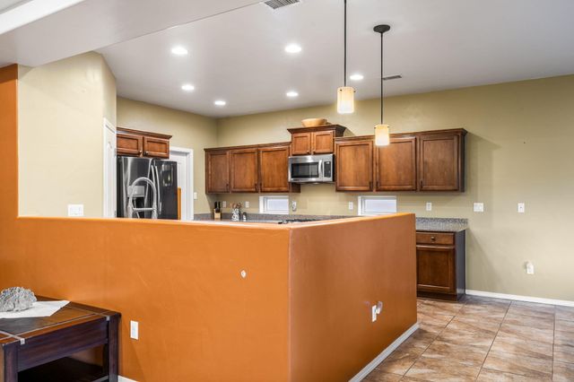 2711 Firewheel Avenue SW, Los Lunas, NM 87031