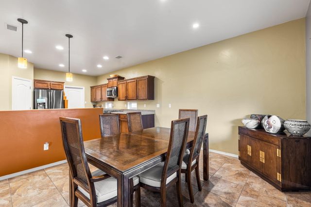 2711 Firewheel Avenue SW, Los Lunas, NM 87031