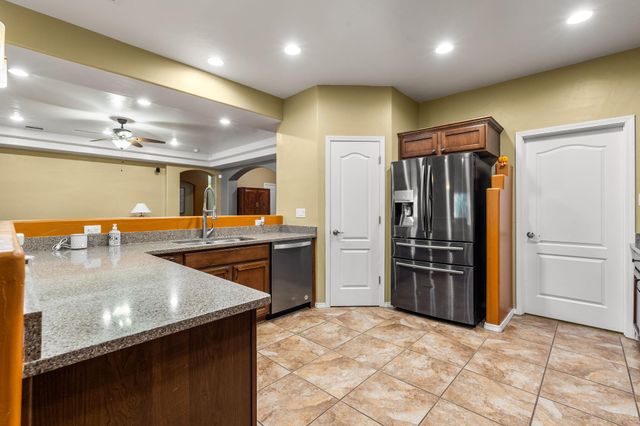 2711 Firewheel Avenue SW, Los Lunas, NM 87031