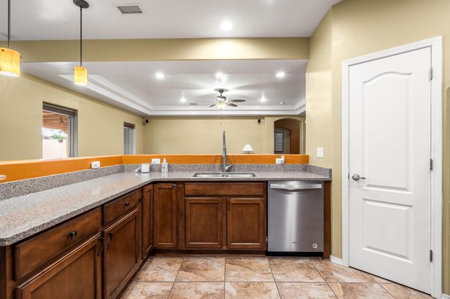 2711 Firewheel Avenue SW, Los Lunas, NM 87031