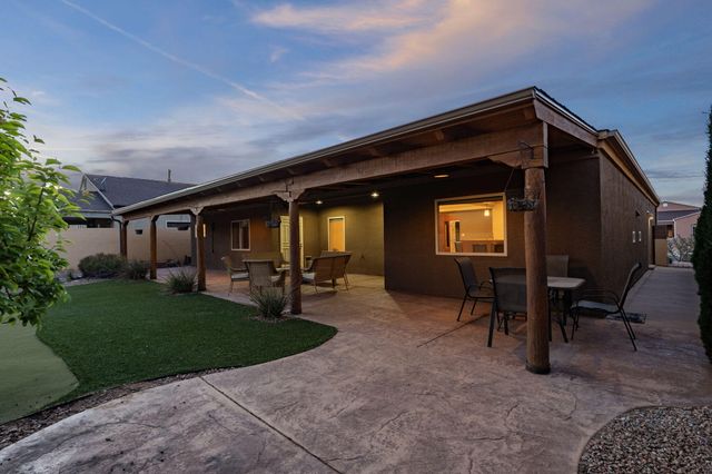 2711 Firewheel Avenue SW, Los Lunas, NM 87031
