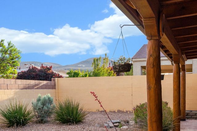 2711 Firewheel Avenue SW, Los Lunas, NM 87031