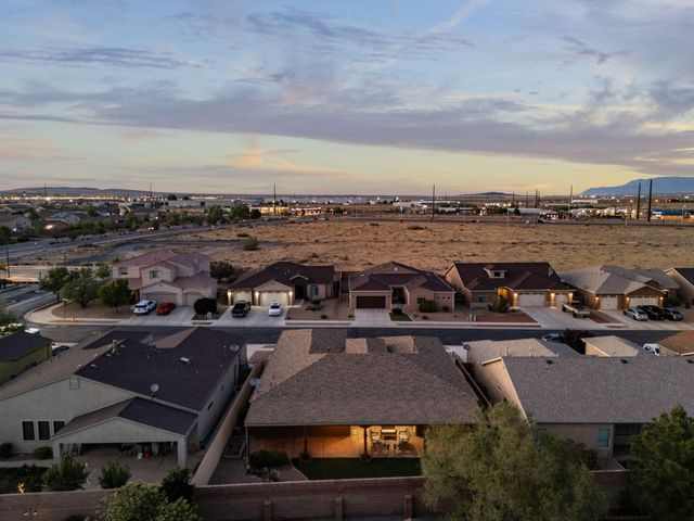 2711 Firewheel Avenue SW, Los Lunas, NM 87031
