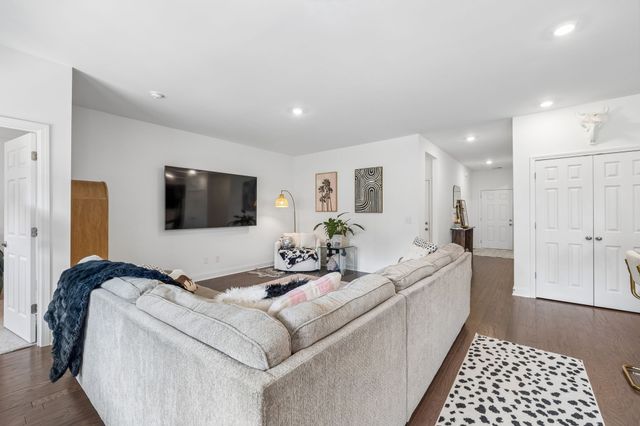 375 Triple Crown Cir, Gallatin, TN 37066