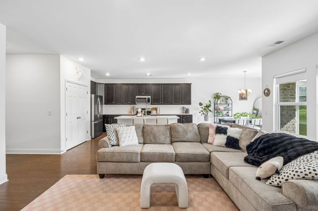 375 Triple Crown Cir, Gallatin, TN 37066