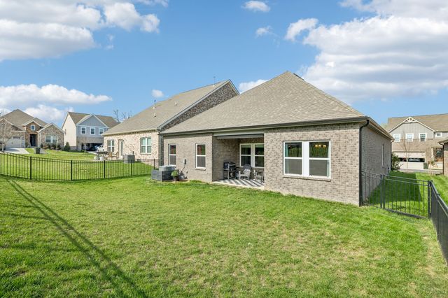 375 Triple Crown Cir, Gallatin, TN 37066