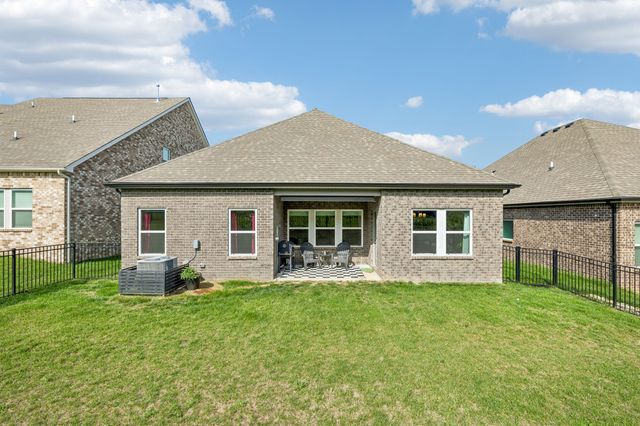 375 Triple Crown Cir, Gallatin, TN 37066