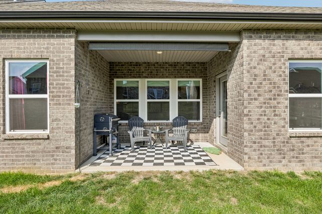 375 Triple Crown Cir, Gallatin, TN 37066