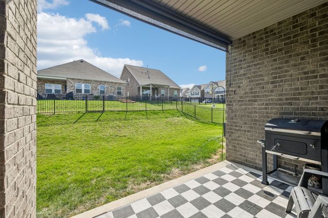 375 Triple Crown Cir, Gallatin, TN 37066