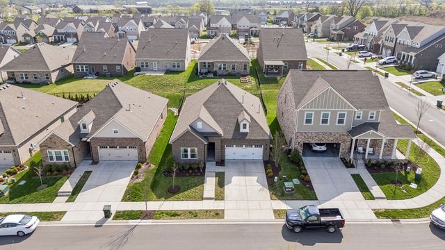 375 Triple Crown Cir, Gallatin, TN 37066