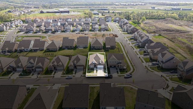 375 Triple Crown Cir, Gallatin, TN 37066