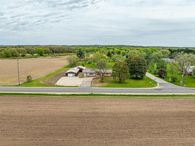 5537 County Road T, Brodhead, WI 53520