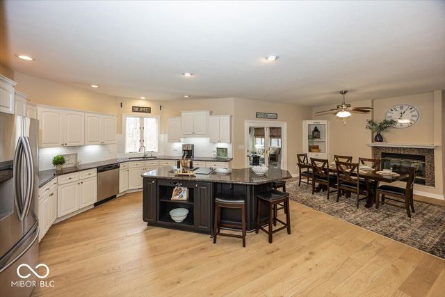 12987 Shoreline Boulevard, Fishers, IN 46055