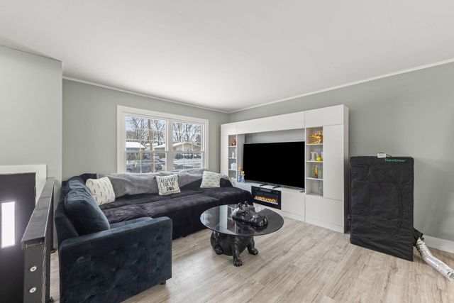 1364 Leslie Lane, Glendale Heights, IL 60139