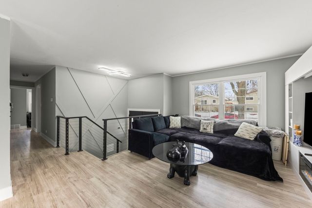 1364 Leslie Lane, Glendale Heights, IL 60139