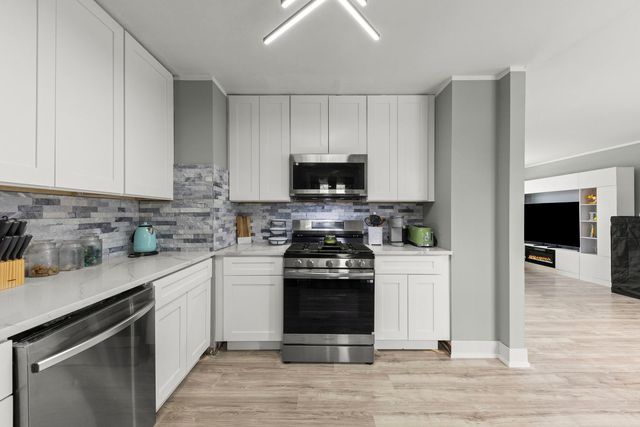 1364 Leslie Lane, Glendale Heights, IL 60139