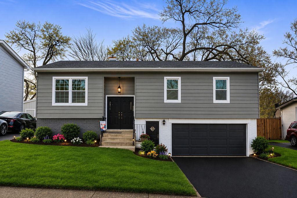 1364 Leslie Lane, Glendale Heights, IL 60139