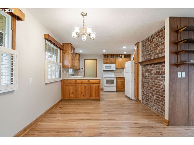 4954 Se WILLOW St, Milwaukie, OR 97222