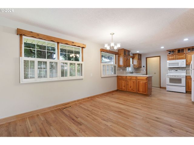 4954 Se WILLOW St, Milwaukie, OR 97222
