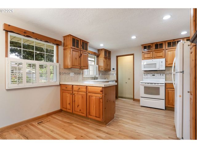 4954 Se WILLOW St, Milwaukie, OR 97222