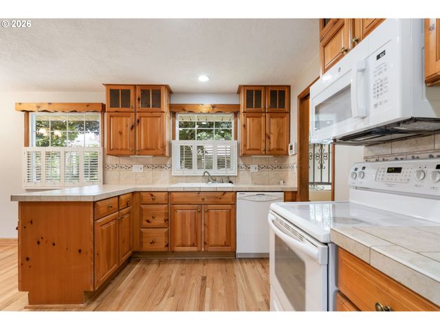 4954 Se WILLOW St, Milwaukie, OR 97222