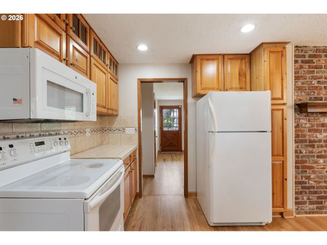4954 Se WILLOW St, Milwaukie, OR 97222
