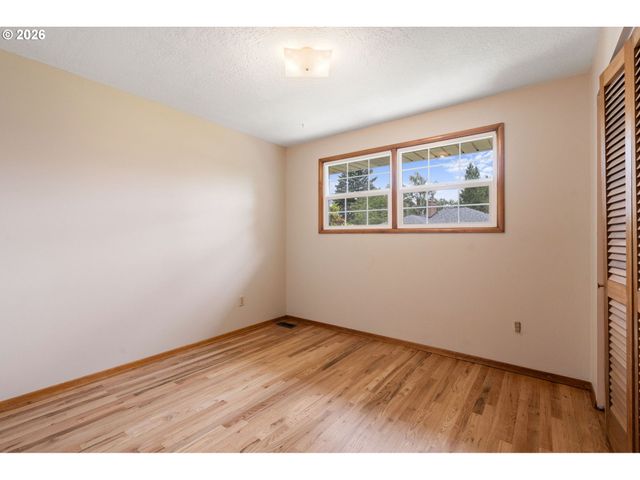 4954 Se WILLOW St, Milwaukie, OR 97222